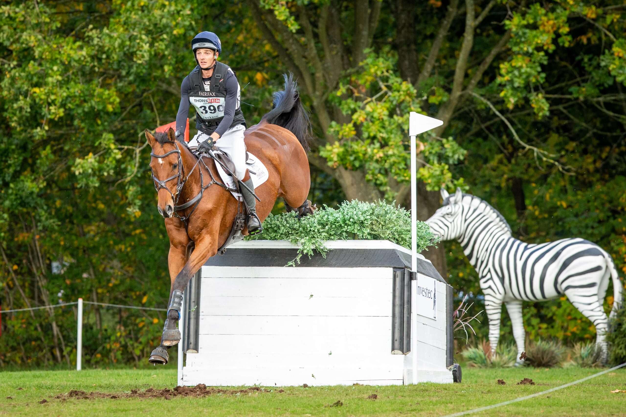 LoRes)THORHT20---Tom-Jackson-HH-MOONWALK---03